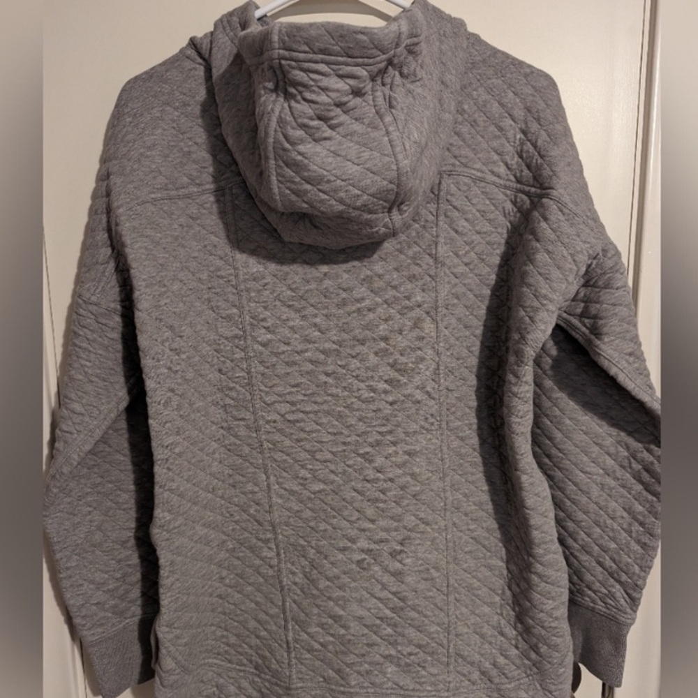 SOLD - Like New Patagonia organic cotton Quilted Hoodie - Picture 5 of 6